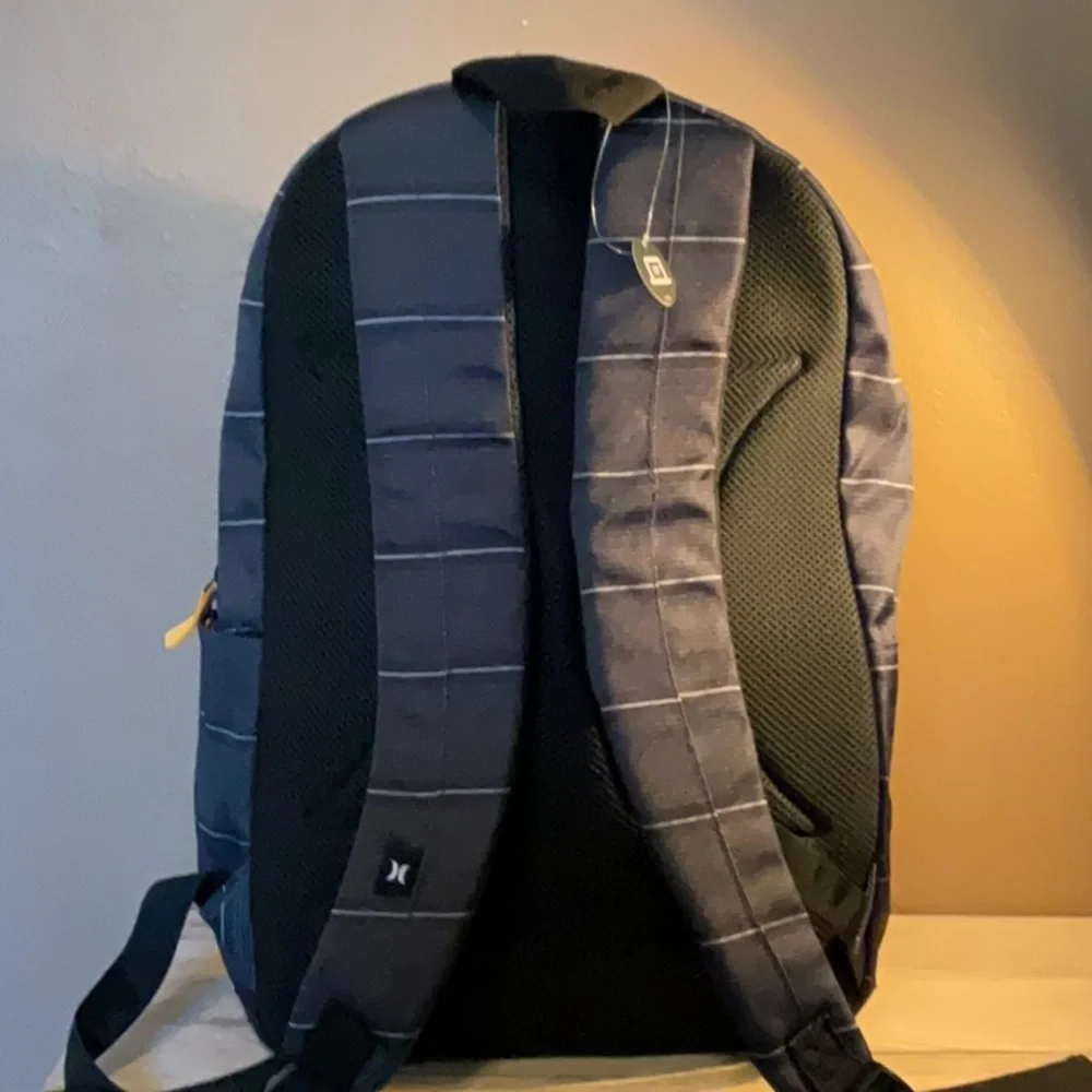 Hurley 22L15” Padded Adjustable Shoulder Straps Backpack Brand New with …